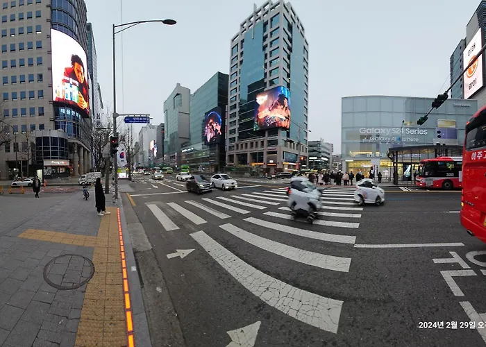 Hongdae Residence-2 1Min From Hongik Uni Station Exit #1