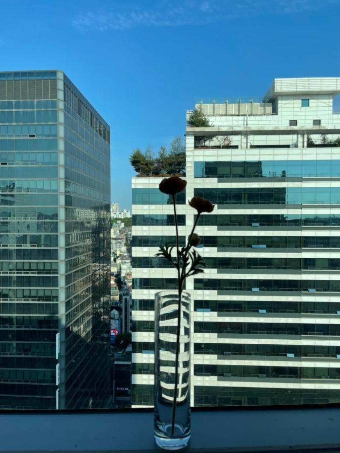 อพาร์ทเม้น Hongdae Residence-2 1min From Hongik Uni Station Exit #1 *