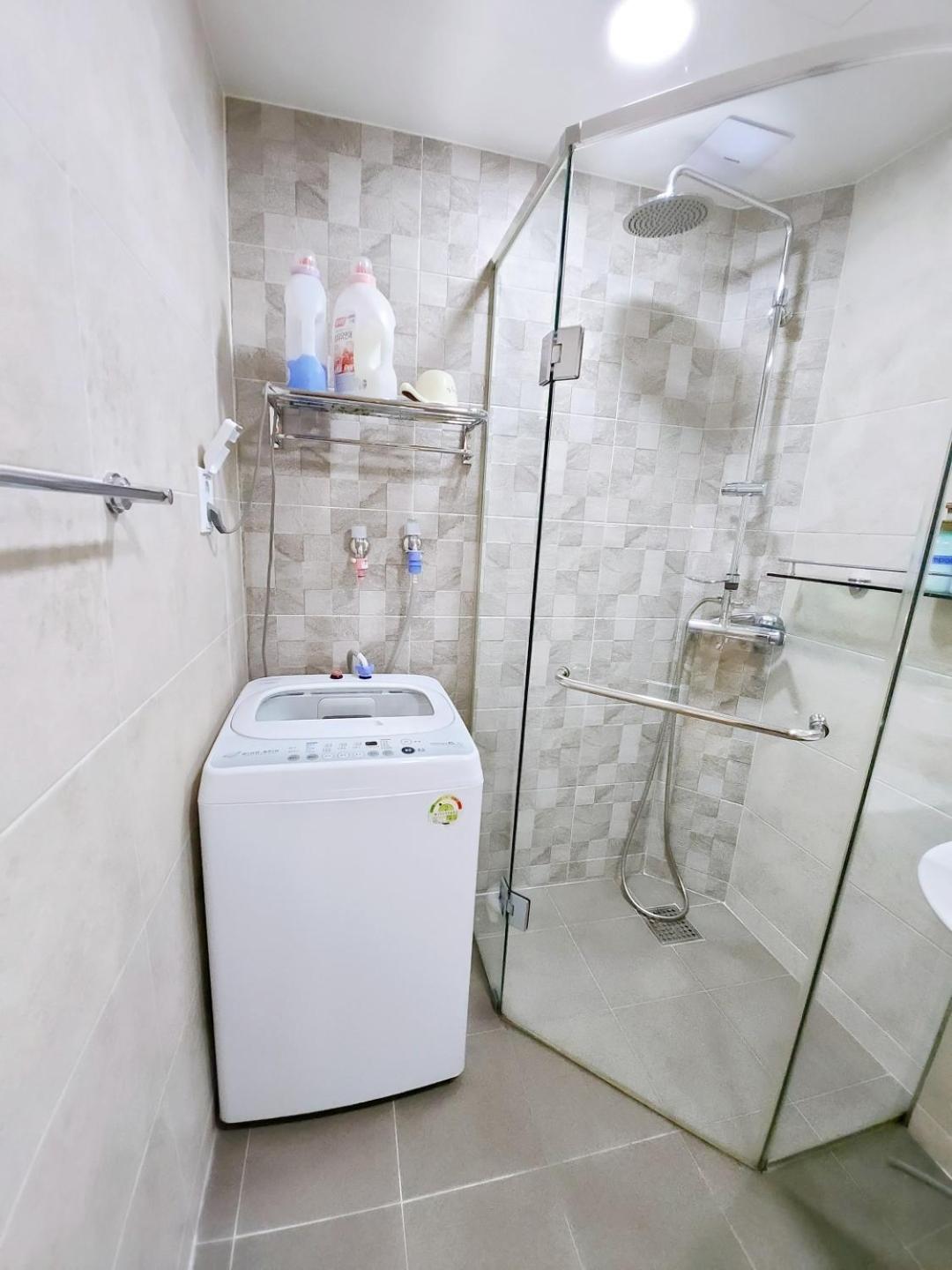 Hongdae Residence-2 1min From Hongik Uni Station Exit #1 อพาร์ทเม้น *