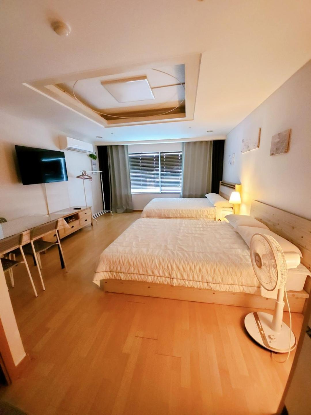 홍대 레지던스2 - 홍대 입구역 1번출구 1분거리 *