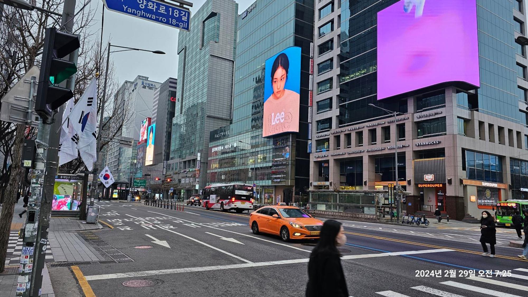 Hongdae Residence-2 1min From Hongik Uni Station Exit #1 อพาร์ทเม้น โซล