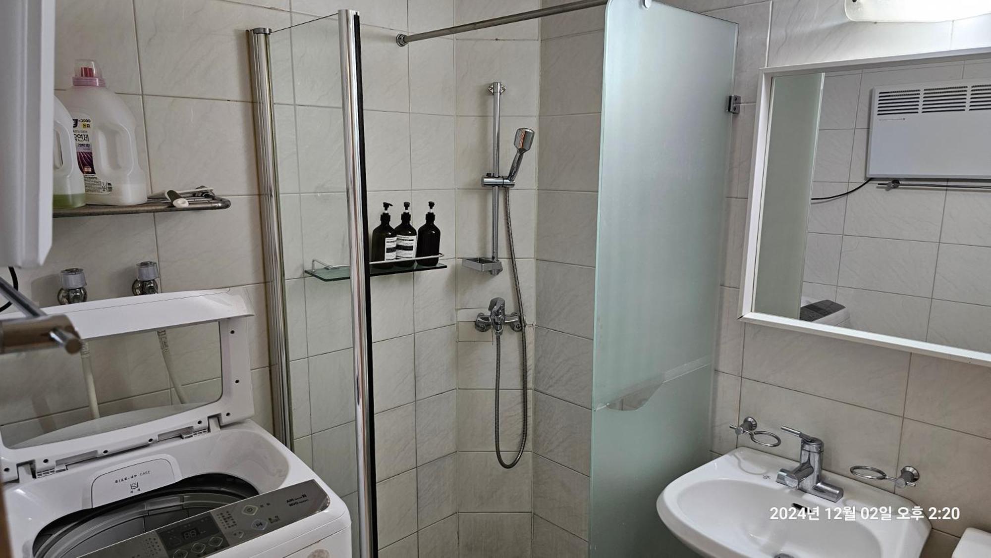 อพาร์ทเม้น Hongdae Residence-2 1min From Hongik Uni Station Exit #1 โซล