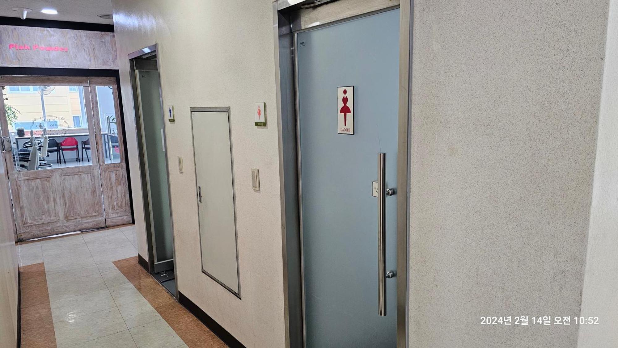 홍대 레지던스2 - 홍대 입구역 1번출구 1분거리