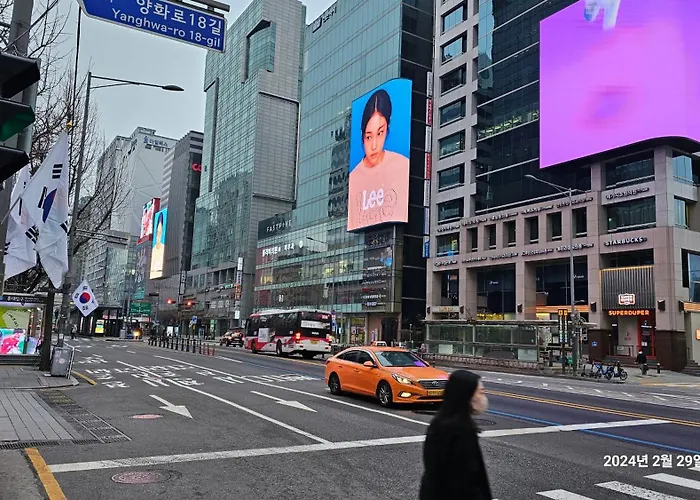 Hongdae Residence-2 1Min From Hongik Uni Station Exit #1