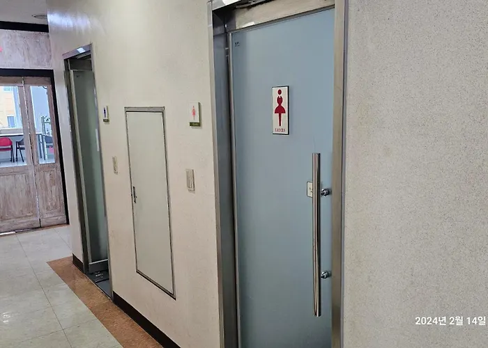 Hongdae Residence-2 1Min From Hongik Uni Station Exit #1