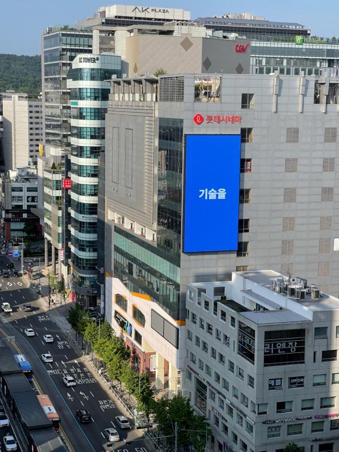 Hongdae Residence-2 1min From Hongik Uni Station Exit #1 Apartemen