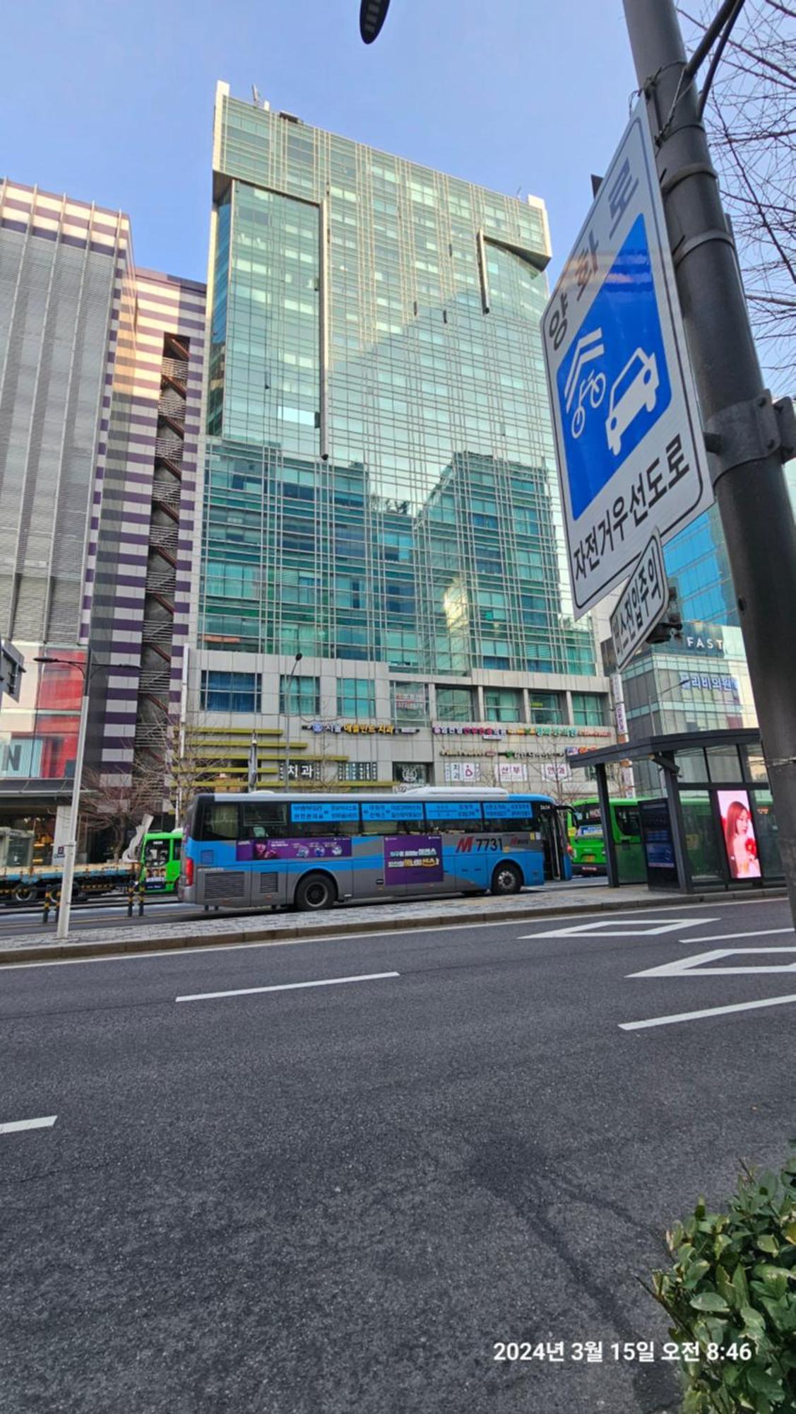 Hongdae Residence-2 1min From Hongik Uni Station Exit #1 Apartemen Seoul