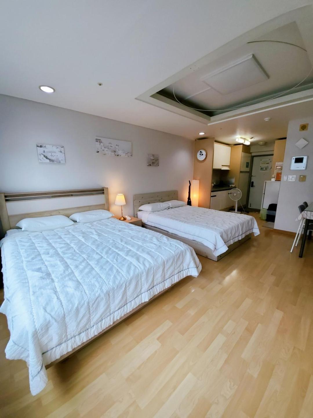 Hongdae Residence-2 1min From Hongik Uni Station Exit #1 Apartemen Seoul